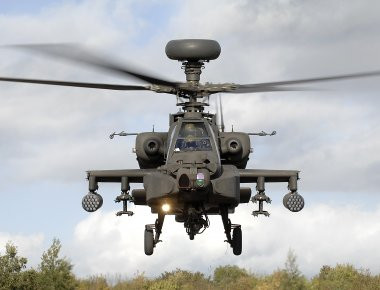 Ελικόπτερο του Πολεμικού Ναυτικού μεταφέρει ασθενή από τουρκικό πλοίο (φωτό, βίντεο)